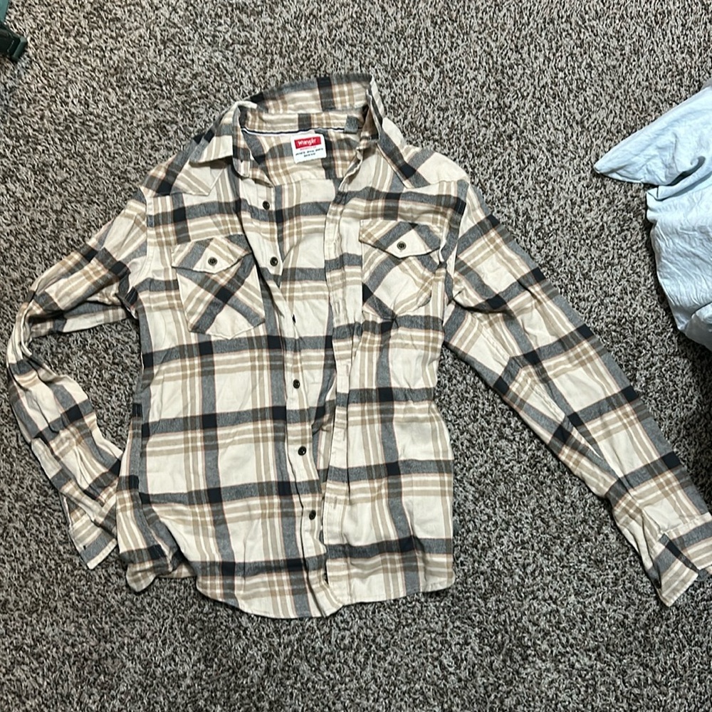 Men’s plaid button up shirt